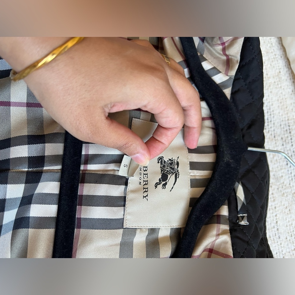 Women's Black Quilted Coat Burberry USA small - Picture 8 of 13